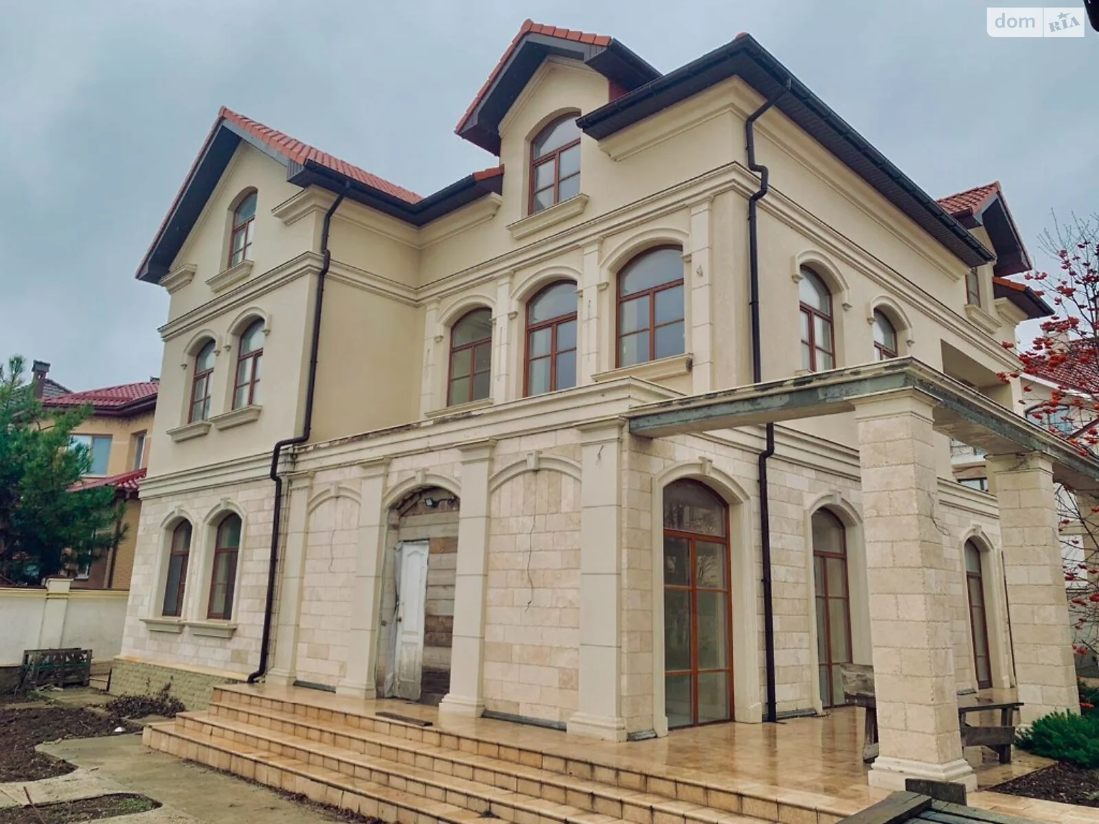 Продается дом на 2 этажа 650 кв. м с мансардой, цена: 600000 $ - фото 1