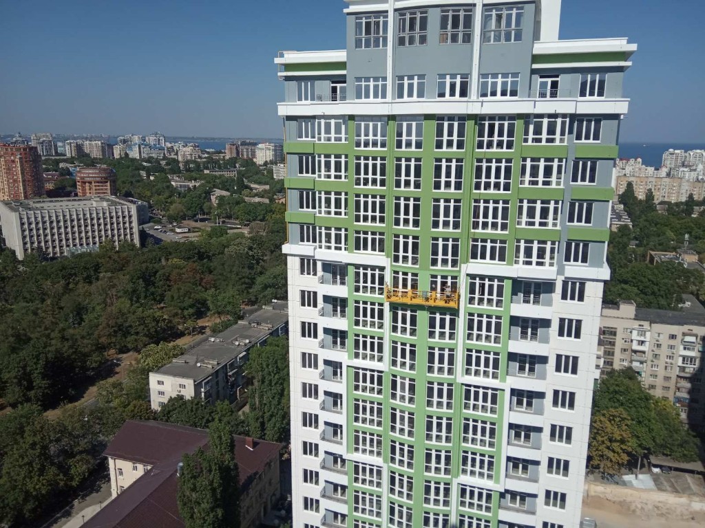 Продается 3-комнатная квартира 101 кв. м в Одессе, просп. Гагарина, 19