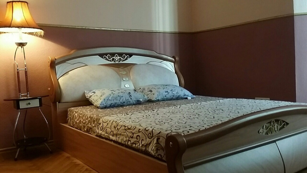 Продается 3-комнатная квартира 78 кв. м в Одессе, ул. Екатерининская - фото 1