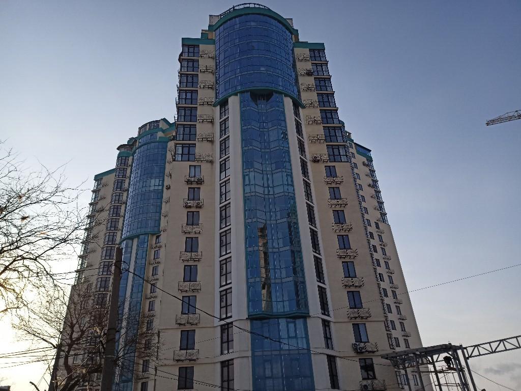 Продается 4-комнатная квартира 123 кв. м в Одессе, Фонтанская дор., 118А - фото 1