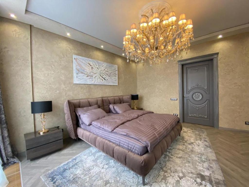 Сдается в аренду 3-комнатная квартира 140 кв. м в Киеве, ул. Андрея Верхогляда(Драгомирова)