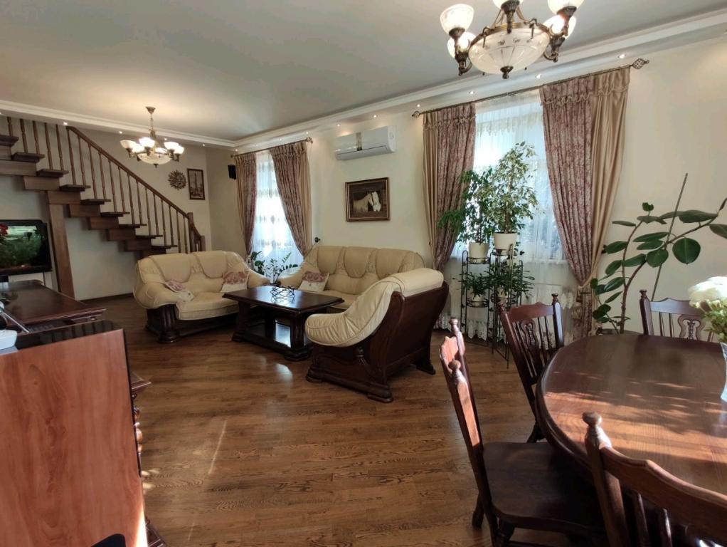 Продается 6-комнатная квартира 208 кв. м в Виннице, ул. Магистратская, 124 - фото 1