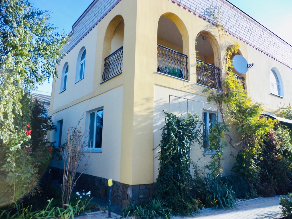Продается дом на 2 этажа 206 кв. м с садом, цена: 80000 $ - фото 1