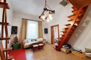 Продается 4-комнатная квартира 93.3 кв. м в Ужгороде, цена: 75000 $