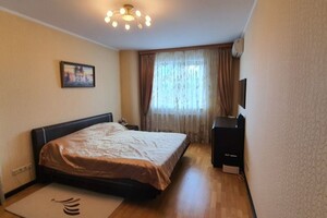 Продается 3-комнатная квартира 101 кв. м в Харькове, Білогірська вулиця