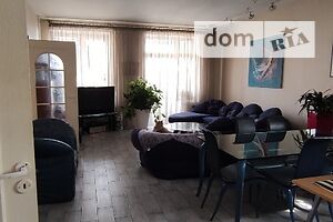 Продается 5-комнатная квартира 200 кв. м в Одессе, Французский бульвар