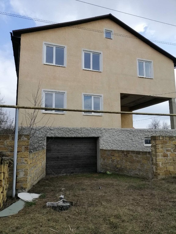 Продается дом на 3 этажа 360 кв. м с бассейном, цена: 55000 $ - фото 1