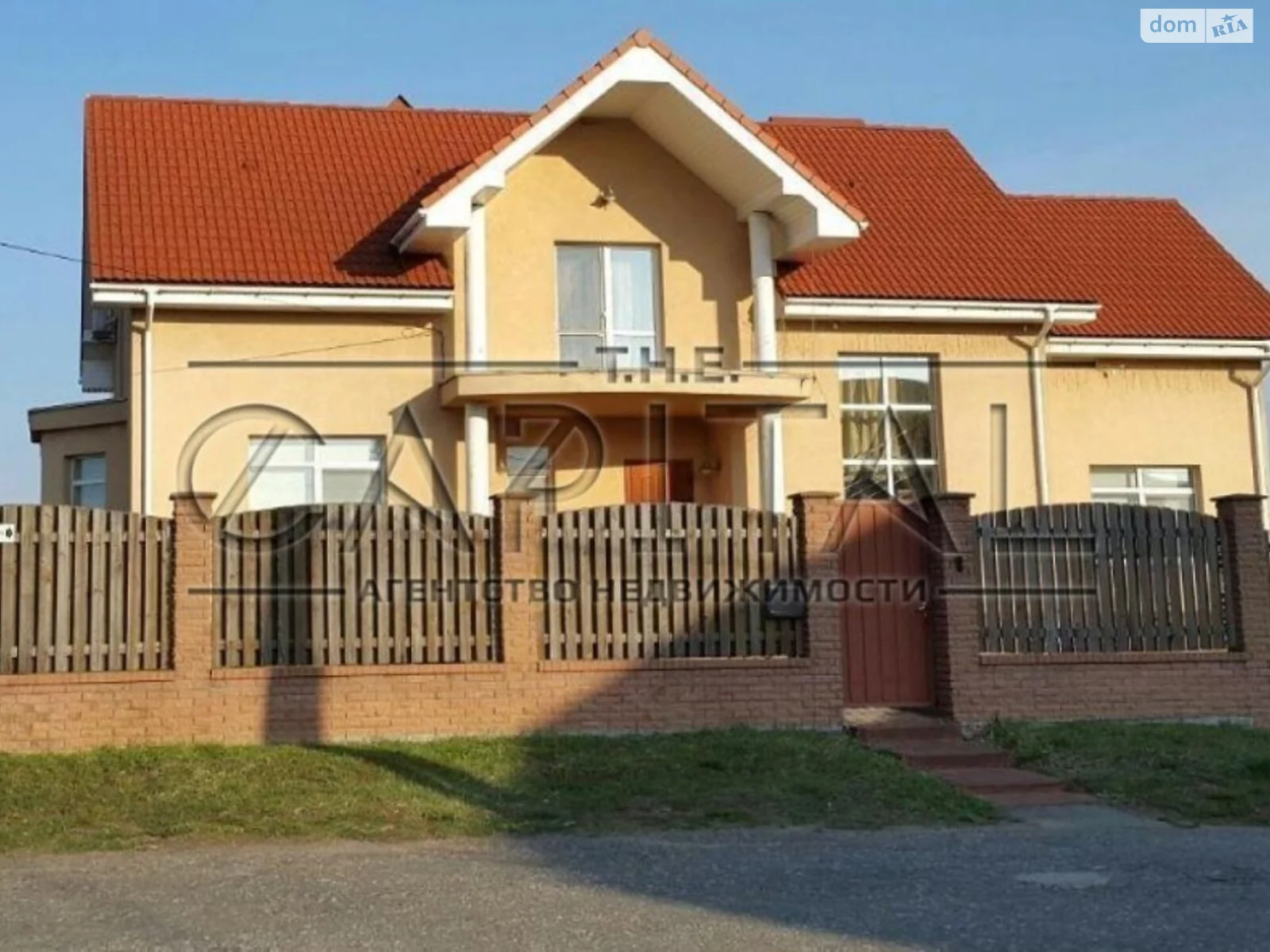 Продается дом на 2 этажа 205 кв. м с камином, цена: 320000 $ - фото 1