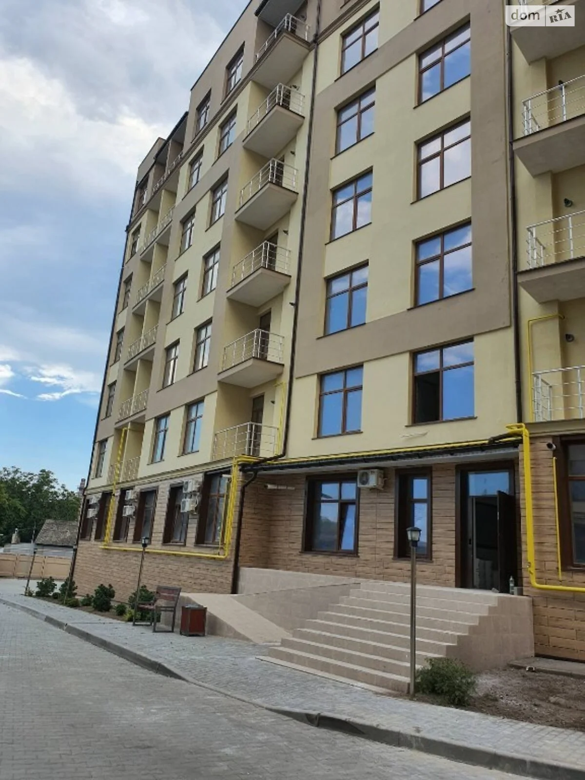 Продается 1-комнатная квартира 38 кв. м в Одессе, ул. Долгая - фото 1
