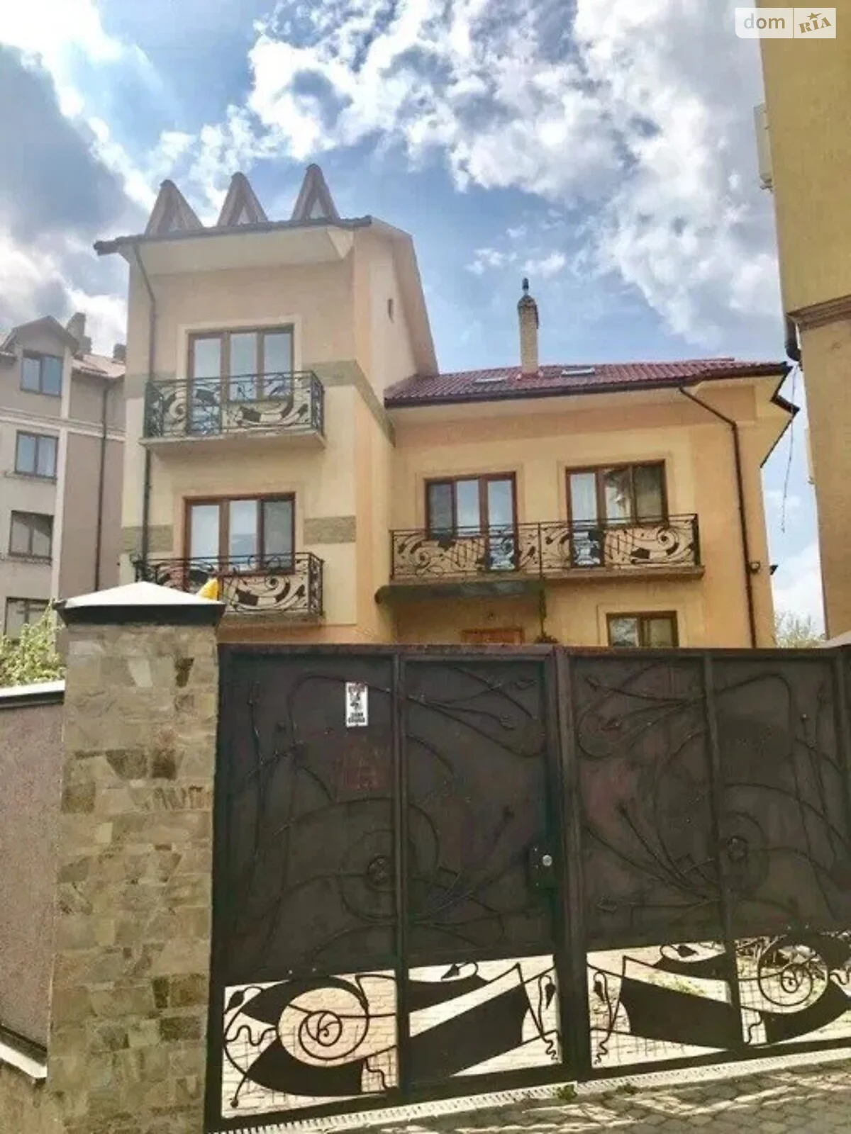 Продается дом на 3 этажа 410 кв. м с камином, цена: 490000 $ - фото 1