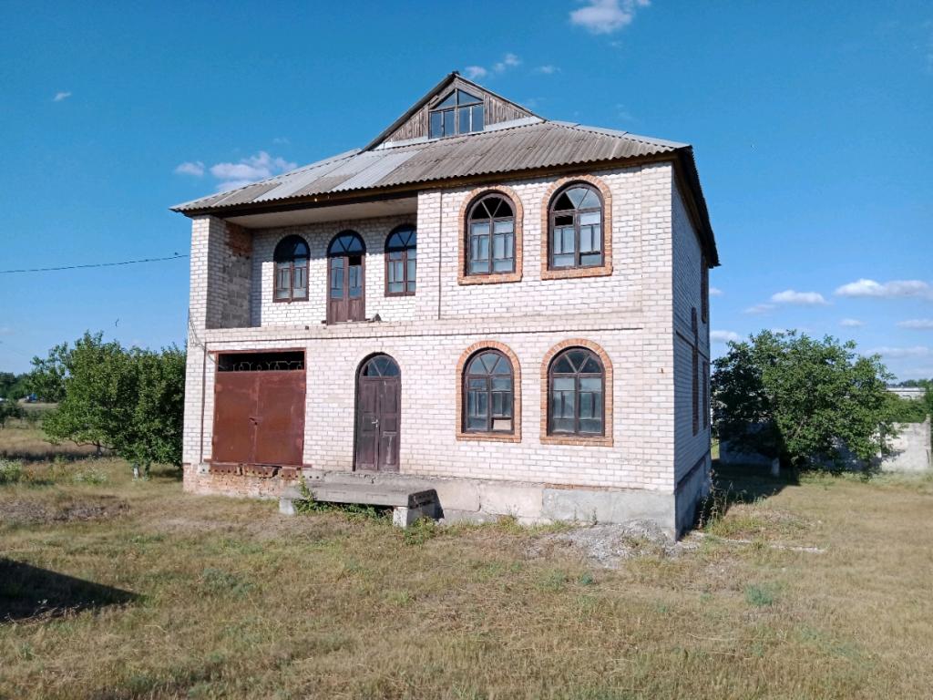 Продається будинок 2 поверховий 240 кв. м з каміном, цена: 15000 $