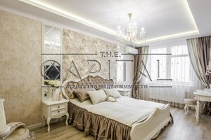 Продается 4-комнатная квартира 160 кв. м в Киеве, Генерала Наумова улица