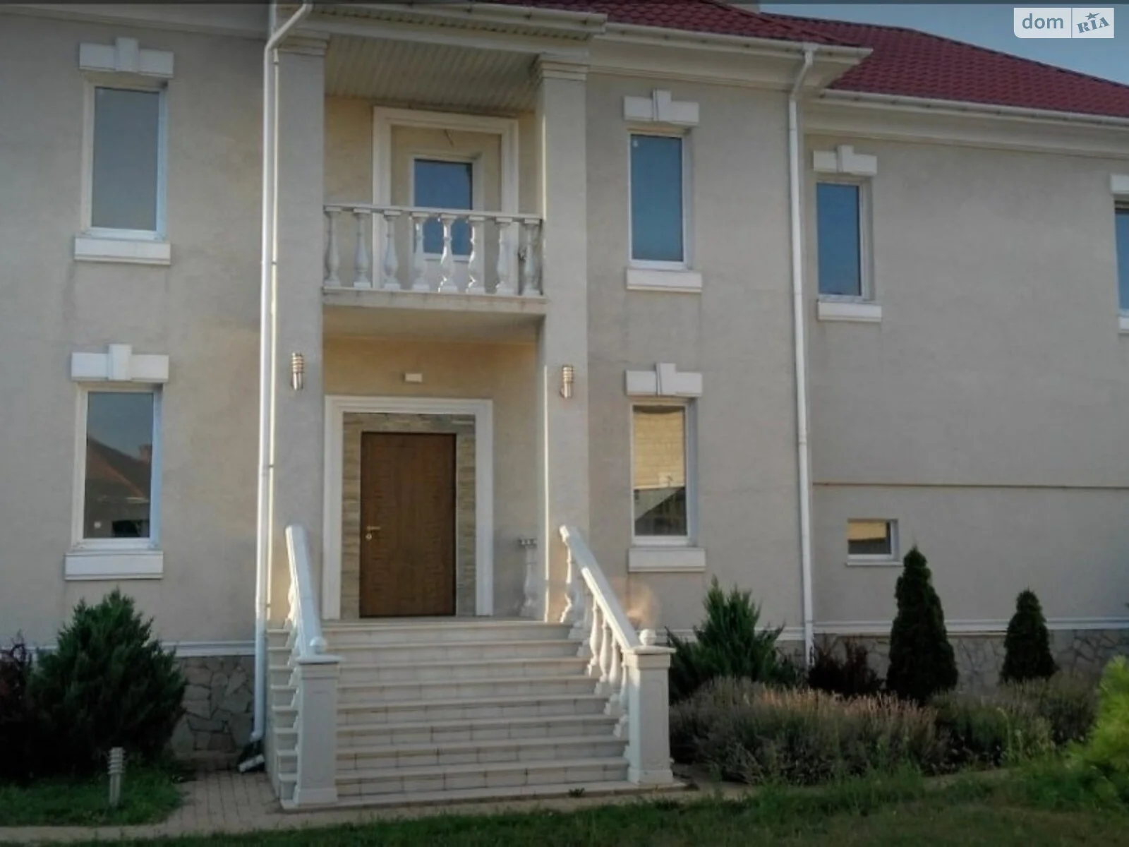 Продается дом на 2 этажа 180 кв. м с камином, Помаранчевая