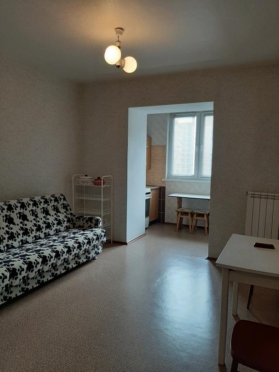 Сдается в аренду 1-комнатная квартира 50 кв. м в Киеве, ул. Анны Ахматовой, 9/18 - фото 1