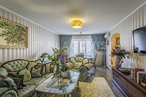 Продается 3-комнатная квартира 108 кв. м в Киеве, ул. Драгоманова