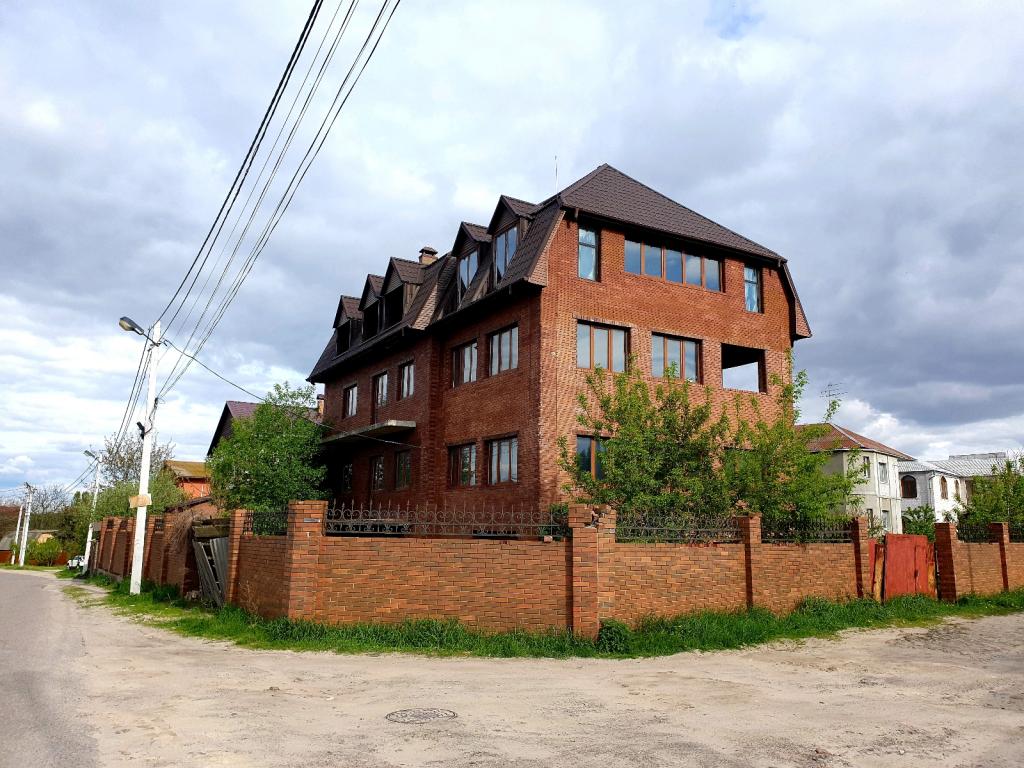 Продается дом на 4 этажа 720 кв. м с мебелью, цена: 300000 $ - фото 1