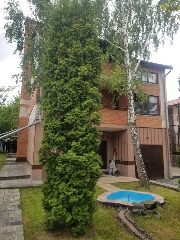 Продається будинок 3 поверховий 425 кв. м з гаражем, цена: 235000 $