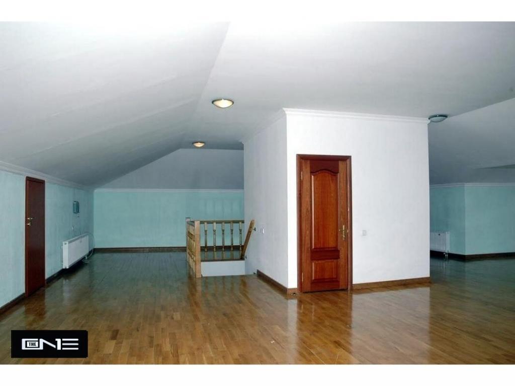 Продается дом на 3 этажа 750 кв. м с балконом - фото 3