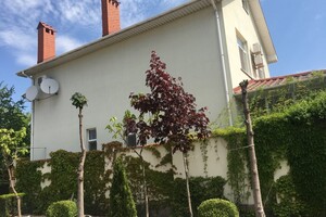 Продается дом на 2 этажа 251 кв. м с садом