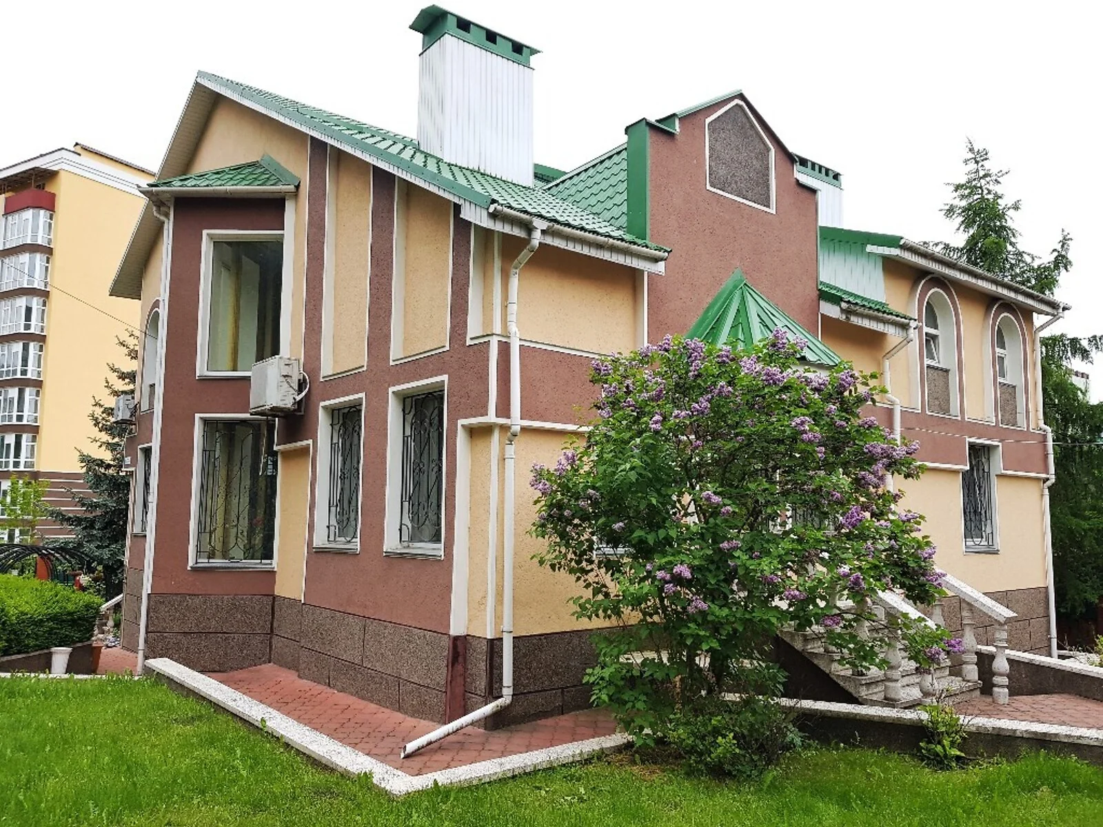 Продається будинок 2 поверховий 380 кв. м з гаражем, цена: 200000 $