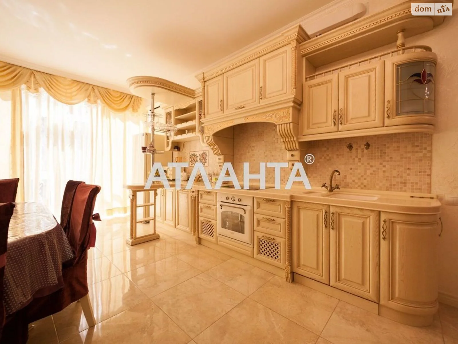 Продається 3-кімнатна квартира 107 кв. м у Одесі, плато Гагарінське, 5Б