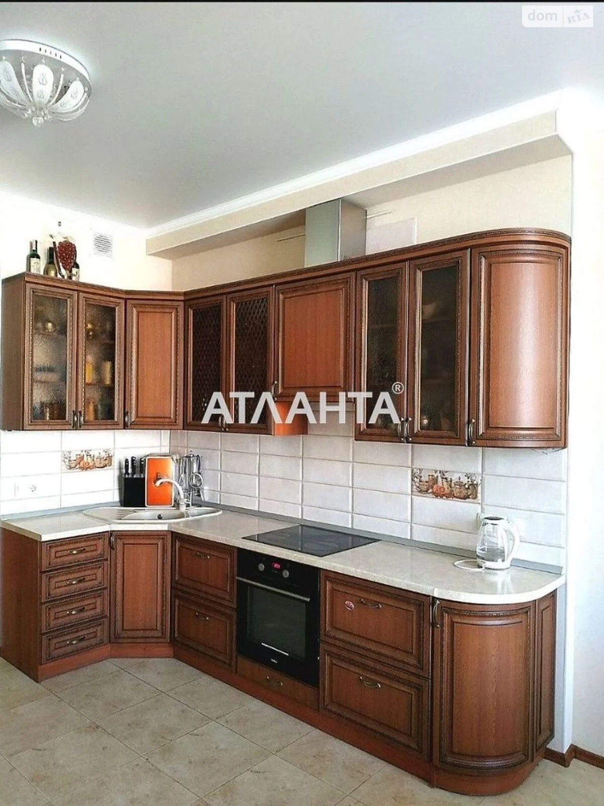 Продается 3-комнатная квартира 128 кв. м в Черноморске, ул. Радостная, 21А