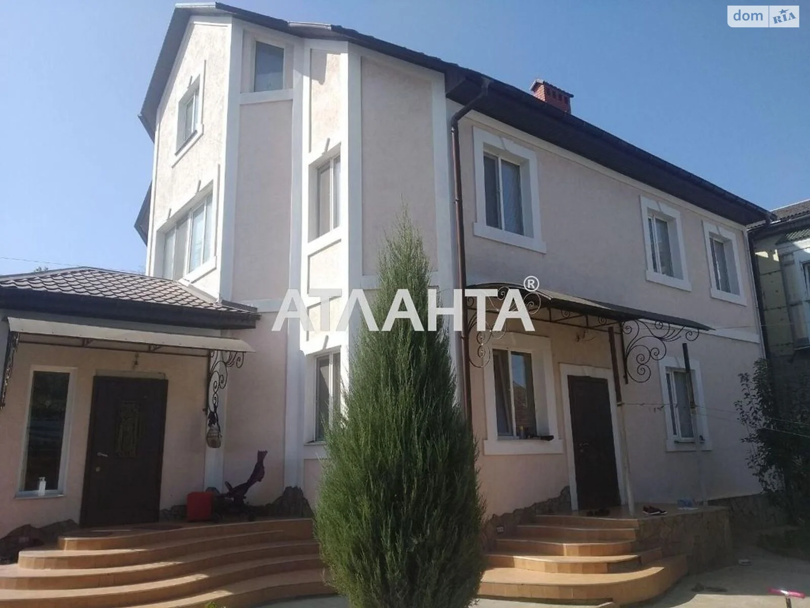 Продается дом на 3 этажа 317 кв. м с участком, цена: 230000 $ - фото 1