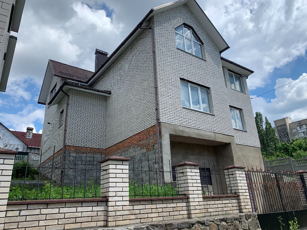 Продається будинок 2 поверховий 240 кв. м з садом, цена: 115000 $