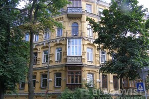 Продается 4-комнатная квартира 113 кв. м в Киеве, Льва Толстого улица