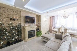 Продается 4-комнатная квартира 136 кв. м в Киеве, ул. Княжий Затон