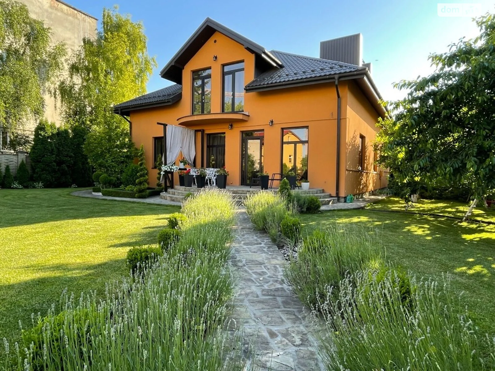 Продается одноэтажный дом 350 кв. м с садом, цена: 560000 $