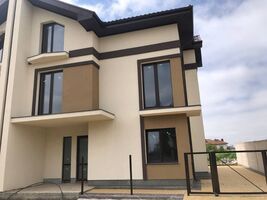 Продается дом на 3 этажа 250 кв. м с верандой