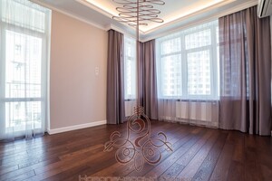 Продается 3-комнатная квартира 110 кв. м в Киеве, ул. Драгомирова