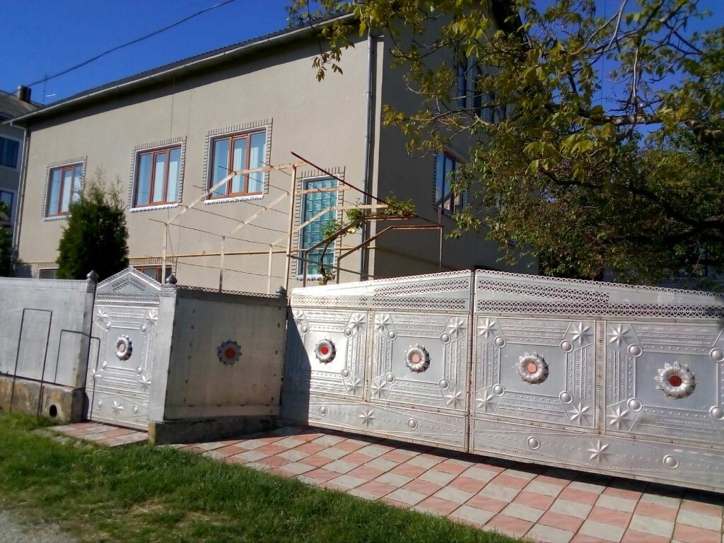 Продається будинок 2 поверховий 250 кв. м з гаражем, цена: 52000 $