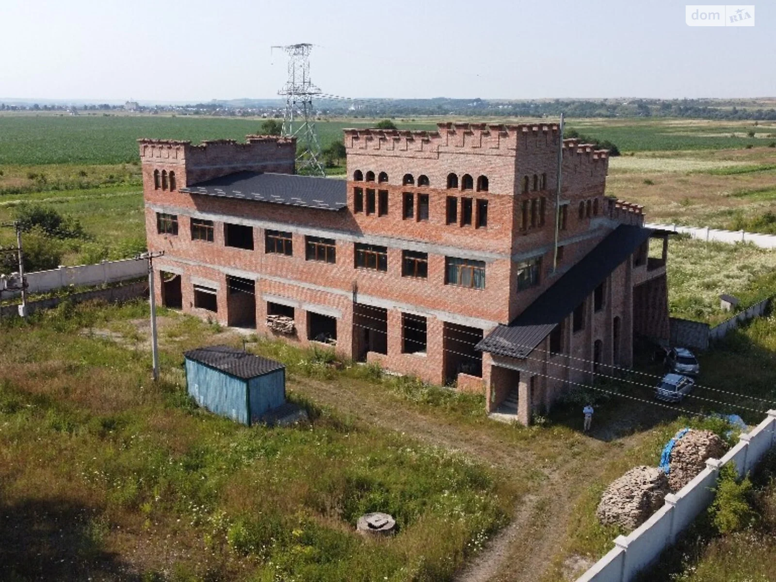 Продається об'єкт сфери послуг 1800 кв. м в 3-поверховій будівлі, цена: 585000 $