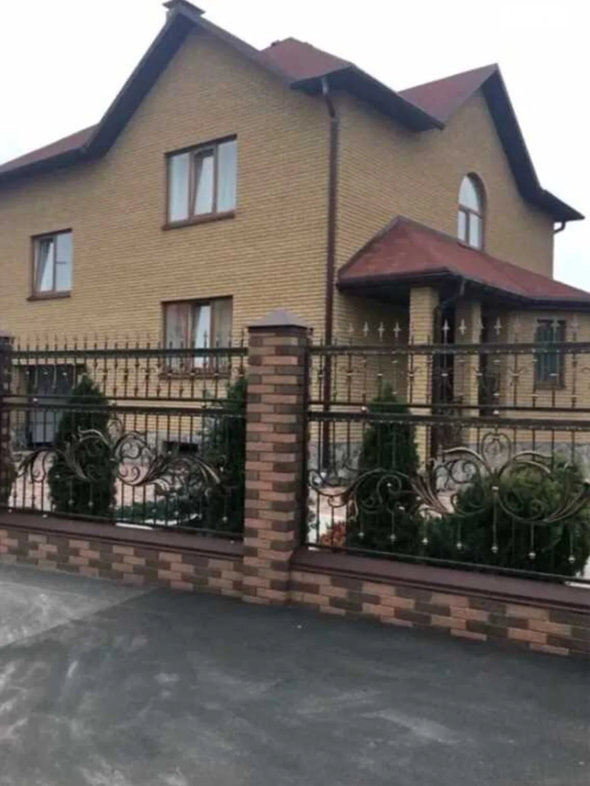 Продается дом на 2 этажа 268 кв. м с гаражом, цена: 350000 $ - фото 1