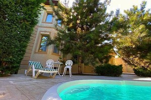 Сдается в аренду дом на 2 этажа 320 кв. м с камином