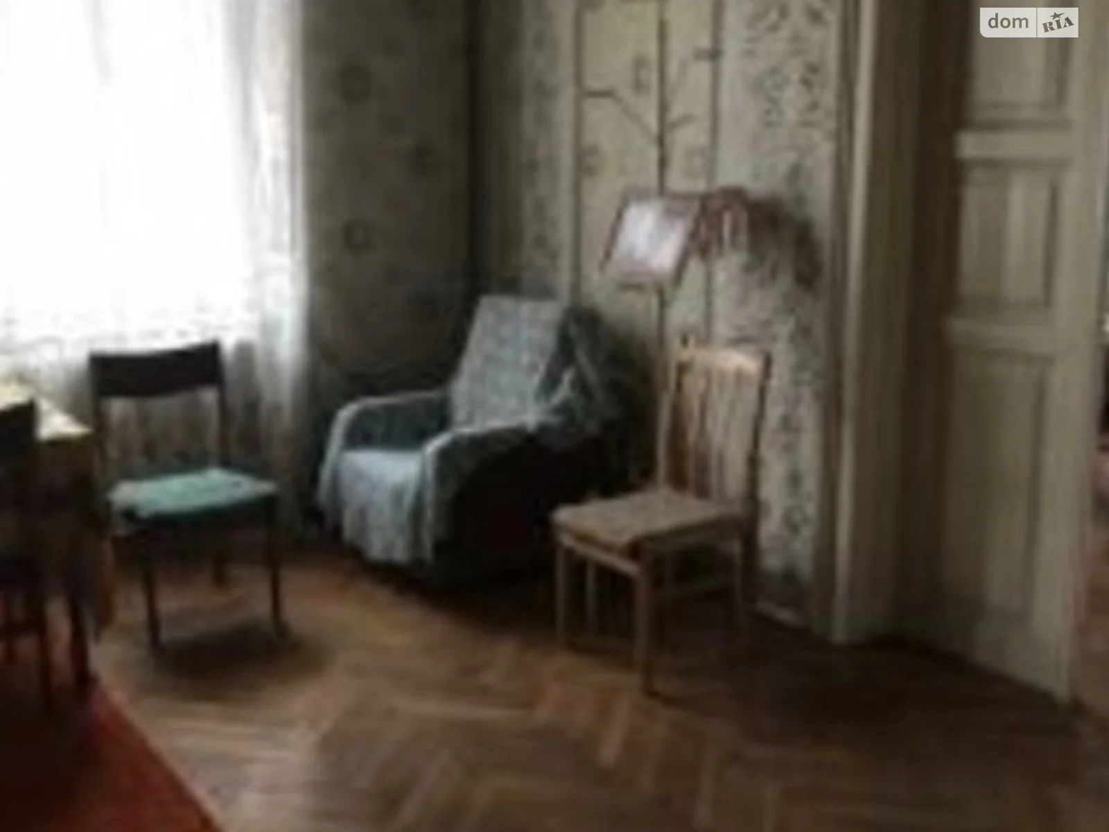 Продается 3-комнатная квартира 90 кв. м в Черновцах, ул. Хмельницкого Богдана - фото 1