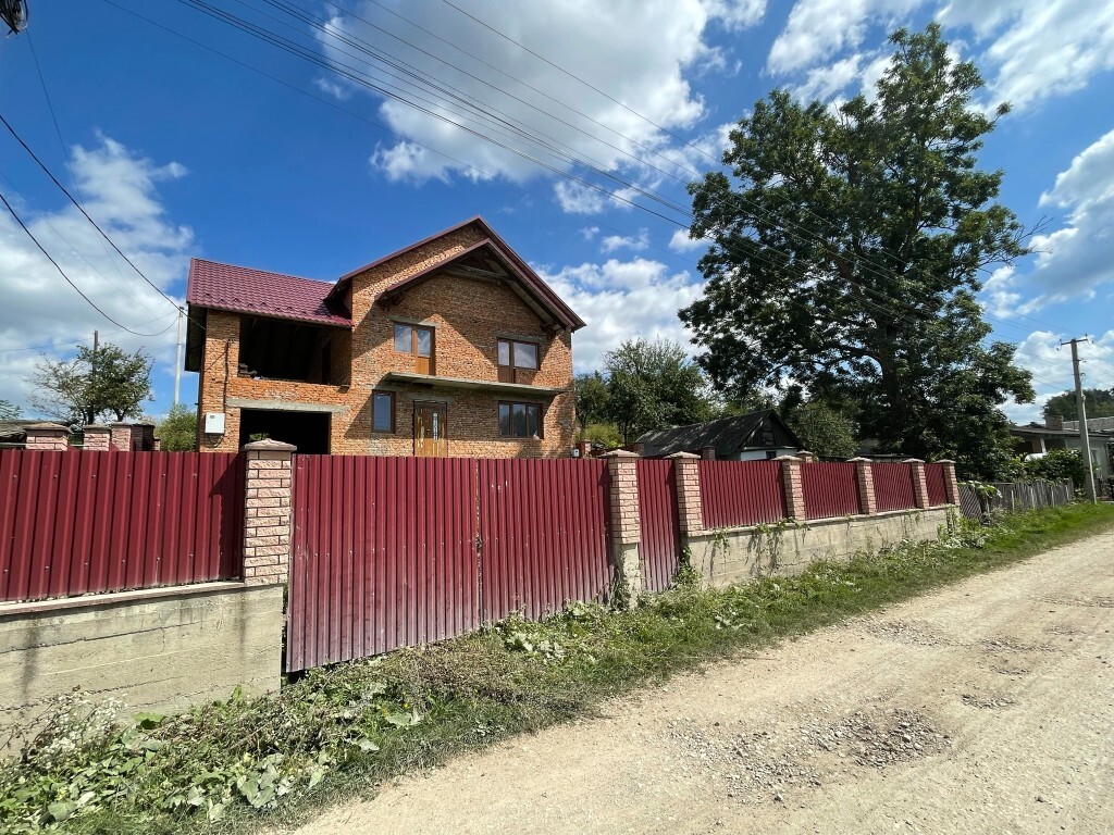 Продается дом на 2 этажа 190 кв. м с бассейном, цена: 55000 $