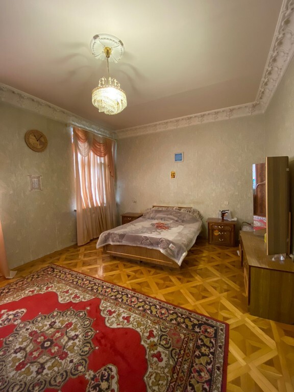 Продается 4-комнатная квартира 148 кв. м в Одессе, ул. Еврейская - фото 1