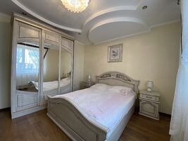 Продается 3-комнатная квартира 95 кв. м в Ивано-Франковске, цена: 72000 $