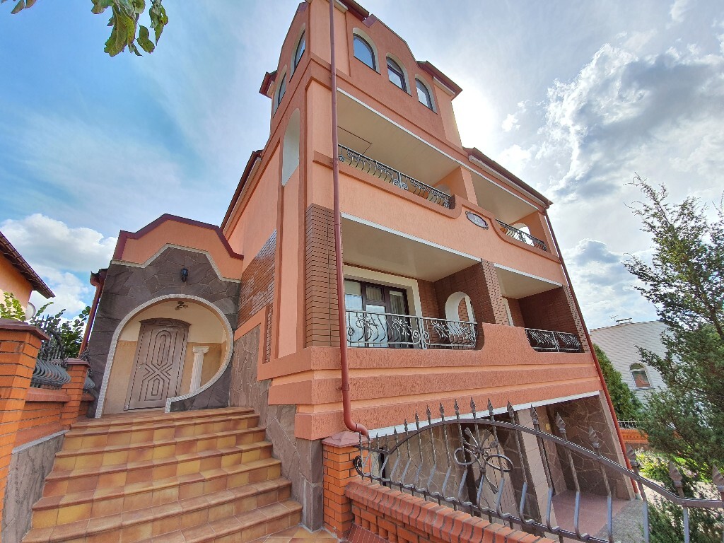 Продається будинок 2 поверховий 246 кв. м з балконом, цена: 180000 $ - фото 1