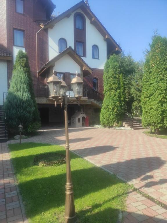 Сдается в аренду дом на 4 этажа 950 кв. м с балконом, цена: 12000 $ - фото 1