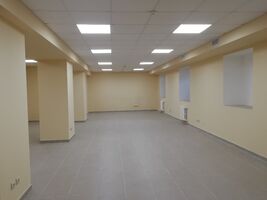 Сдается в аренду офис 90 кв. м в бизнес-центре, цена: 18000 грн