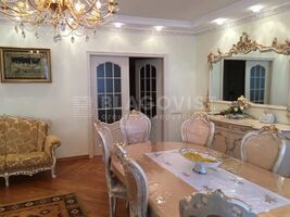 Продается 4-комнатная квартира 156 кв. м в Киеве, ул. Щекавицкая