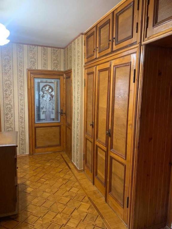 Продається 3-кімнатна квартира 71 кв. м у Одесі, вул. Академіка Корольова