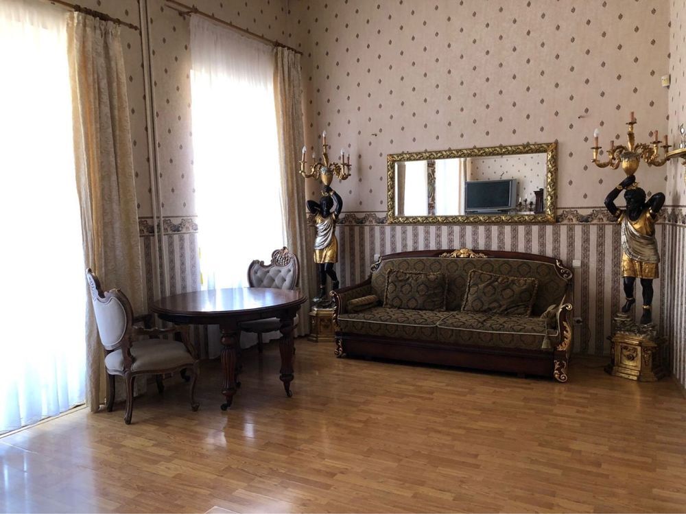 Продается 4-комнатная квартира 160 кв. м в Одессе, ул. Гаванная