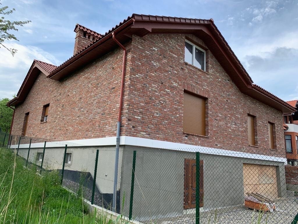 Продається будинок 2 поверховий 460 кв. м з каміном, цена: 150000 €