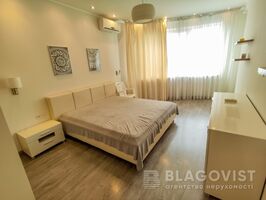 Продается 2-комнатная квартира 93 кв. м в Киеве, Механизаторов улица