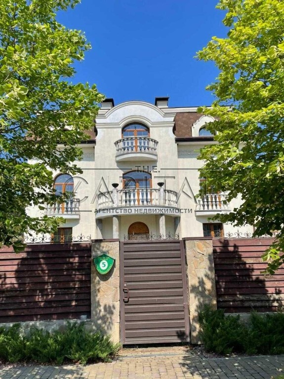 Продается дом на 3 этажа 914 кв. м с подвалом, цена: 1000000 $ - фото 1